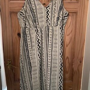 SHEIN Black and White Sleeveless V-Neck Maxi Sundress